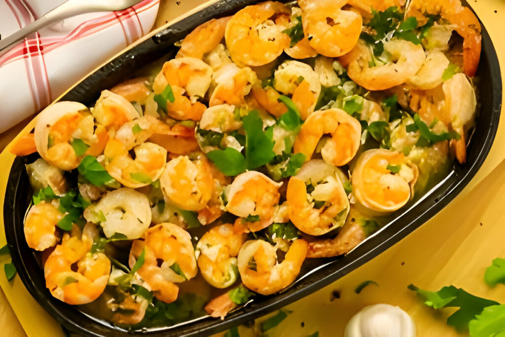Gambas al ajillo cocinadas en aceite de oliva con ajo y perejil