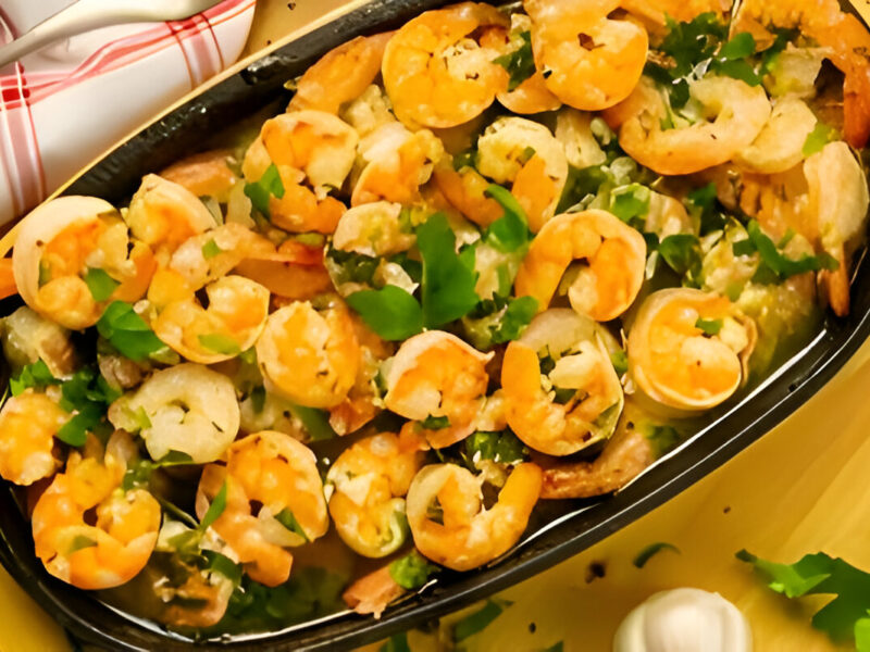 Gambas al ajillo cocinadas en aceite de oliva con ajo y perejil