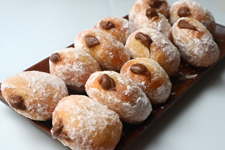 Bolitas de fraile esponjosas rellenas de dulce de leche caseras