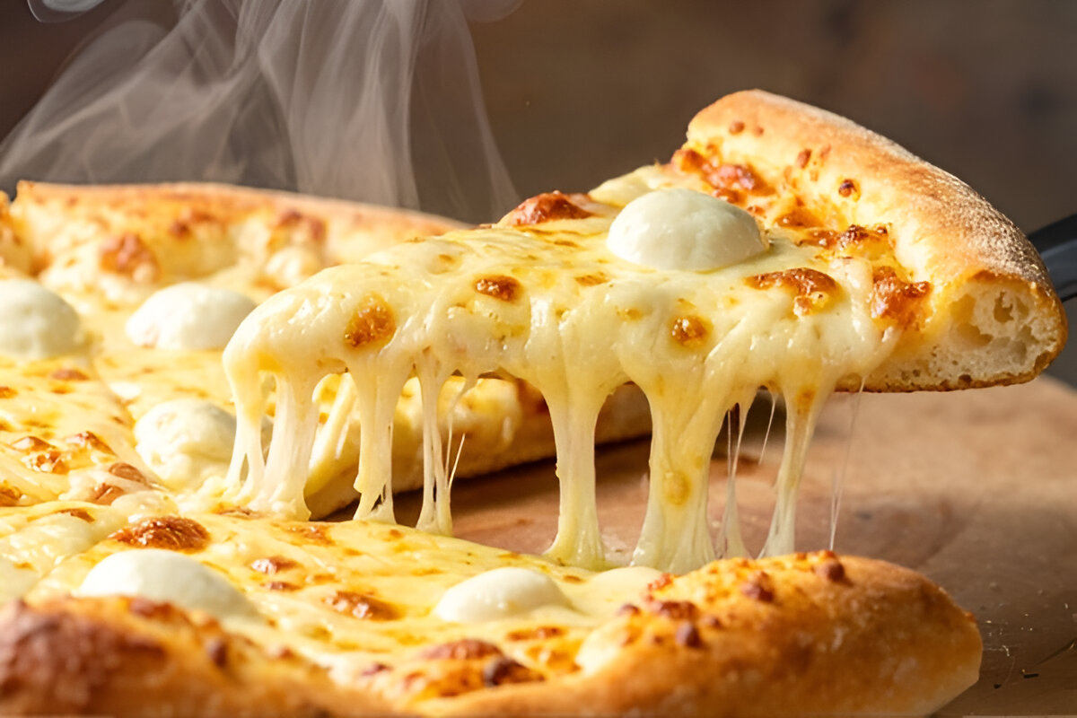 Pizza de mozzarella a la piedra con masa crujiente