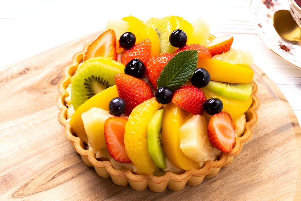 tarta de frutas frescas con base y crema pastelera