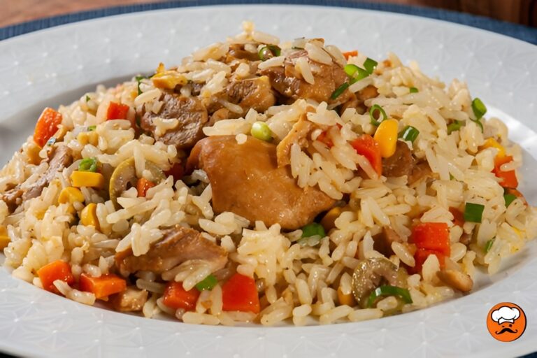 Pollo con arroz galinhada brasileña tradicional