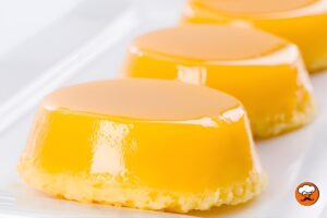 quindim brasileño de coco y yemas tradicional