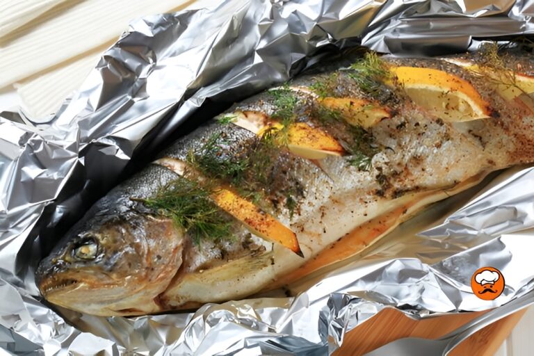 Trucha en papillote al horno con limón y hierbas frescas