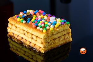Turrón de Doña Pepa peruano tradicional con miel y grageas de colores
