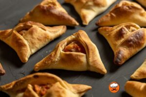 Fatay empanada árabe casera con relleno de carne y limón