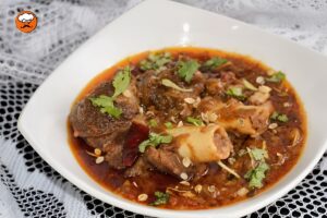 Estofado de cordero con papas zanahoria y salsa espesa