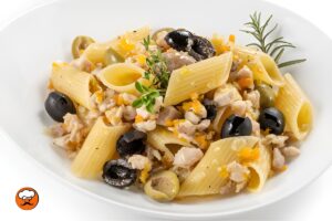 Pasta con salsa de carne de conejo casera