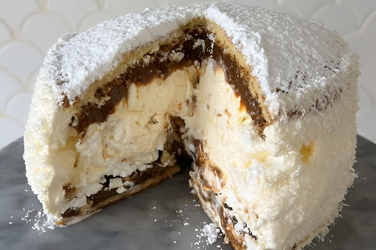 torta Balcarce argentina con crema, dulce de leche y merengue