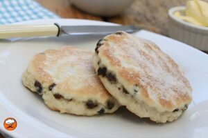 Torta galesa casera con frutas secas y nueces